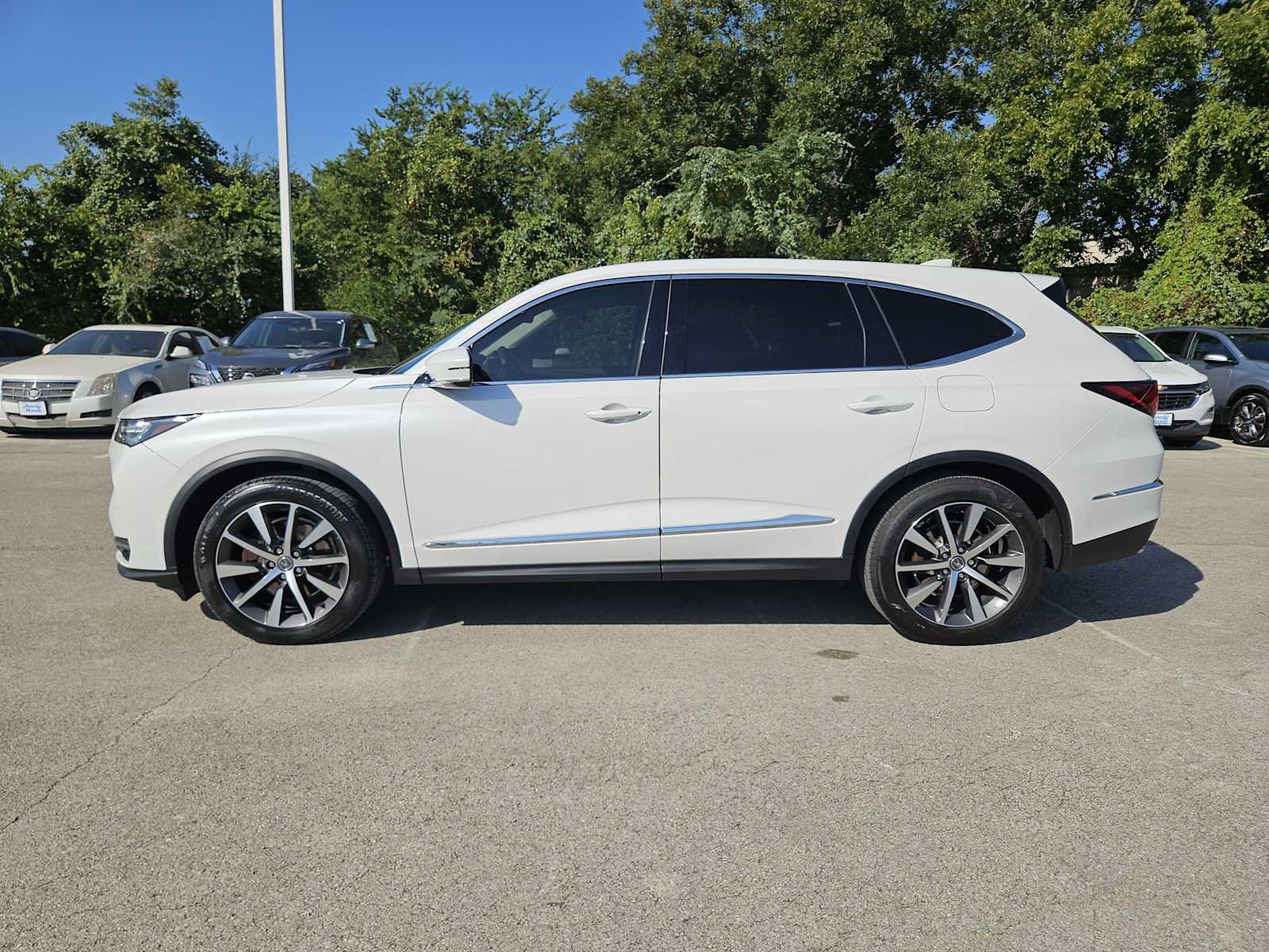 Used 2025 Acura MDX w/ Technology Package FWD image 4