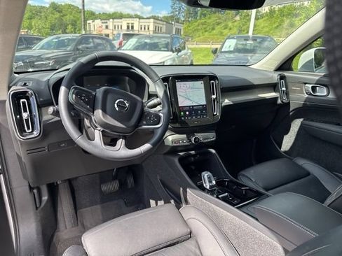 Used 2023 Volvo XC40 B5 Plus w/ Climate Package AWD/4WD image 9