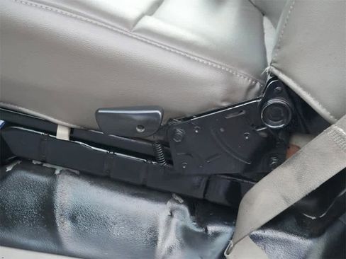 Used 2008 Ford F550 2WD Regular Cab Super Duty image 27