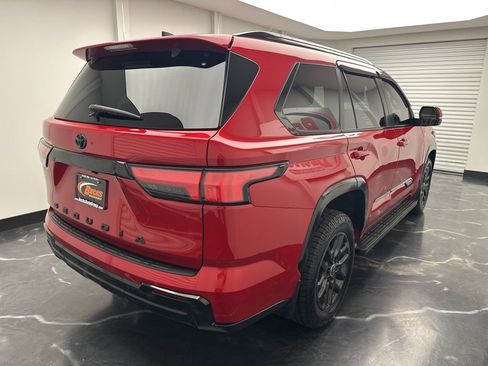 Used 2024 Toyota Sequoia Platinum image 3