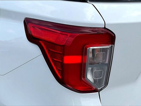 Used 2020 Ford Explorer XLT w/ Equipment Group 202A AWD/4WD image 25