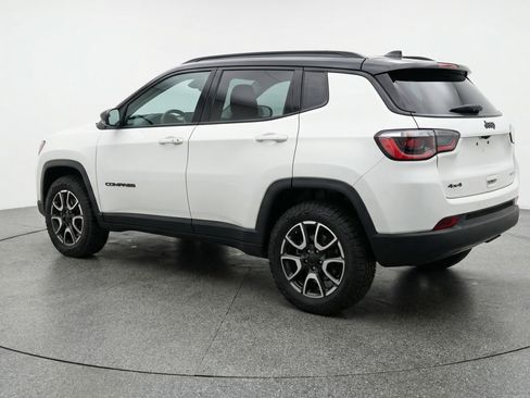 Used 2025 Jeep Compass Trailhawk image 6