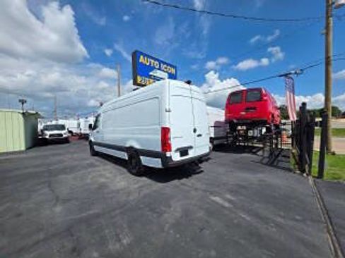 Used 2025 Mercedes-Benz Sprinter 2500 image 2