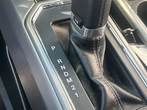 Used 2016 Ford F150 Platinum w/ Equipment Group 701A Luxury image 15