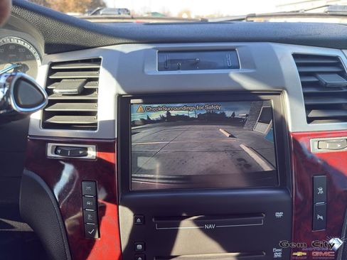 Used 2009 Cadillac Escalade AWD image 19