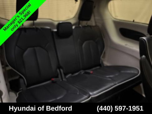 Used 2023 Chrysler Pacifica Limited FWD image 25