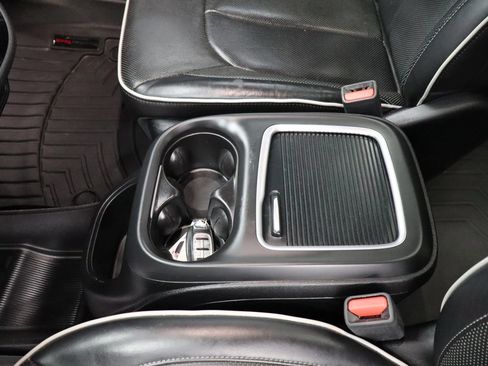Used 2019 Chrysler Pacifica Limited w/ Advanced Safetytec Group FWD image 34