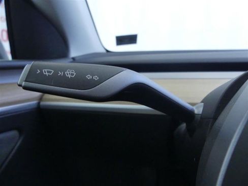Used 2023 Tesla Model Y AWD image 20