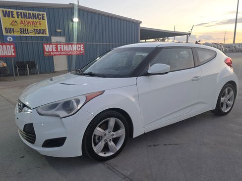 Used 2013 Hyundai Veloster image 2