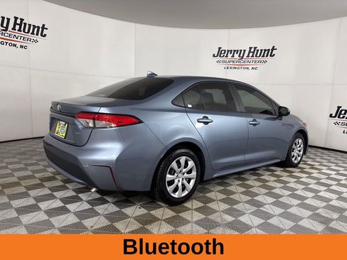 Used 2021 Toyota Corolla LE image 6