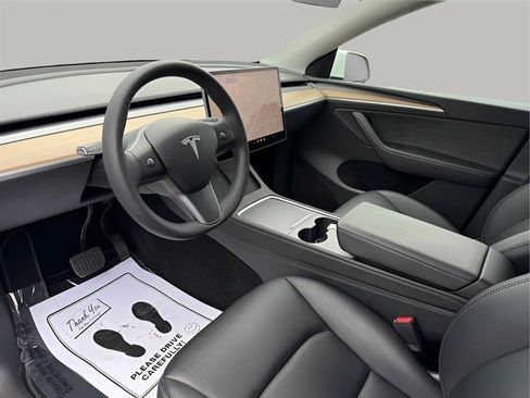 Used 2023 Tesla Model Y Long Range AWD/4WD image 19