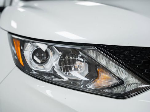 Used 2018 Nissan Rogue Sport SL w/ SL Premium Package image 15