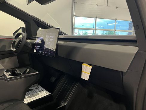 Used 2026 Tesla Cybertruck AWD Crew Cab image 45