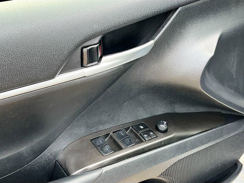 Used 2024 Toyota Camry SE image 17