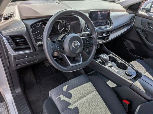 Used 2023 Nissan Rogue SV image 16