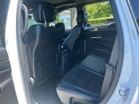 Used 2019 Jeep Grand Cherokee Altitude AWD/4WD image 9