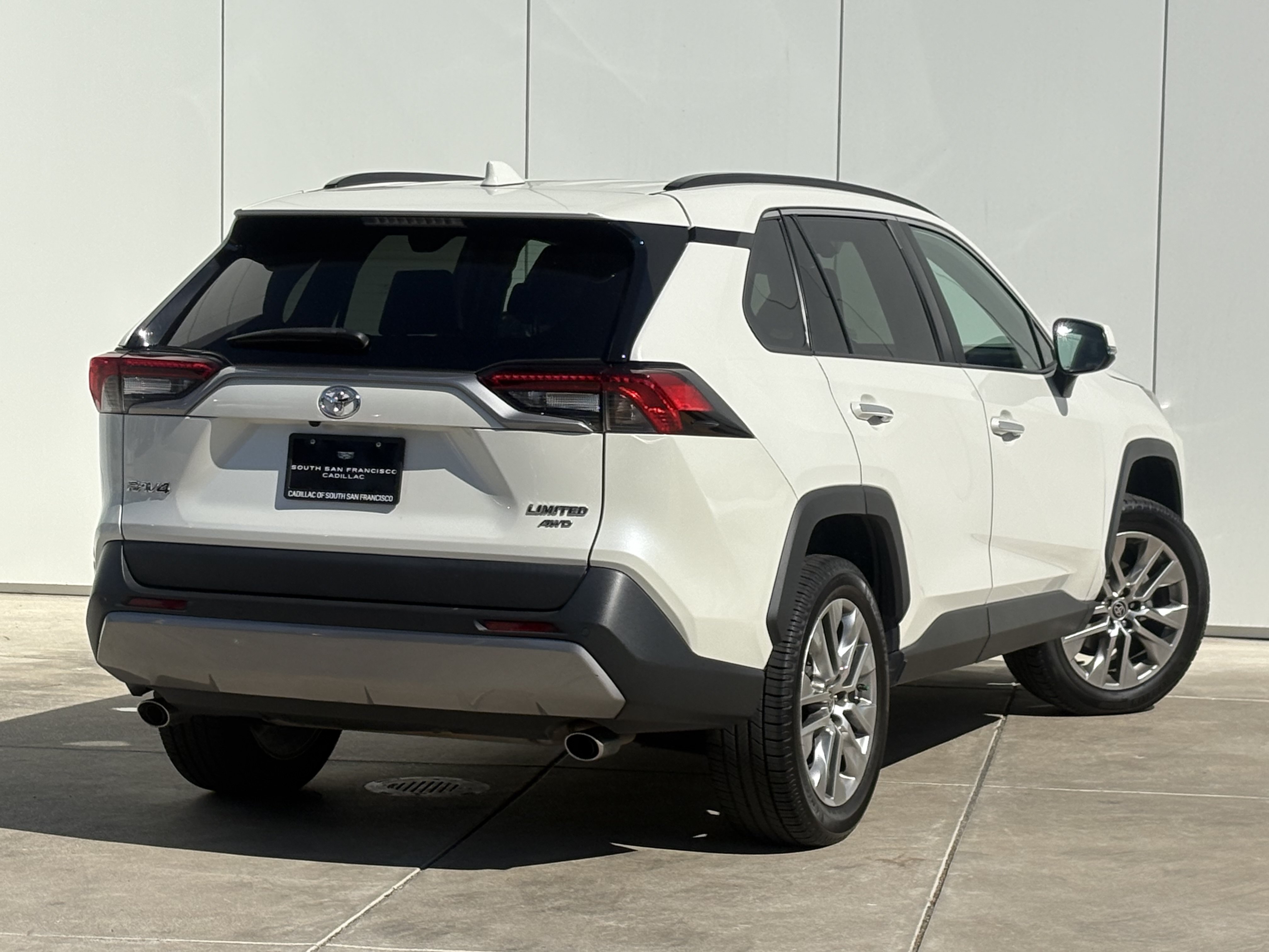 Used 2022 Toyota RAV4 Limited AWD/4WD image 7