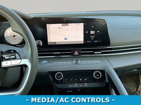 Used 2024 Hyundai Elantra SEL FWD image 9