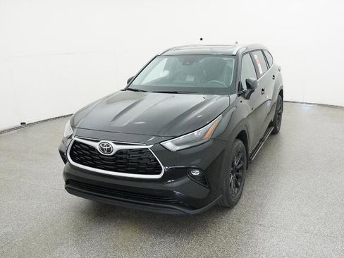 New 2026 Toyota Highlander XLE image 16