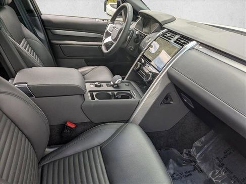 Used 2025 Land Rover Discovery Dynamic SE AWD/4WD image 24