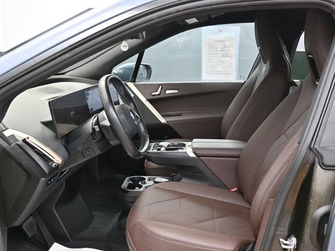 Used 2022 BMW iX xDrive50 w/ Premium Package AWD/4WD image 16