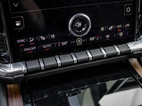 Used 2025 GMC Yukon XL Denali AWD/4WD image 39