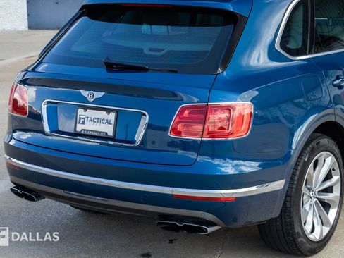 Used 2019 Bentley Bentayga AWD/4WD image 16