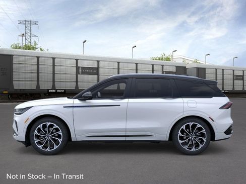 New 2026 Lincoln Nautilus Reserve image 3