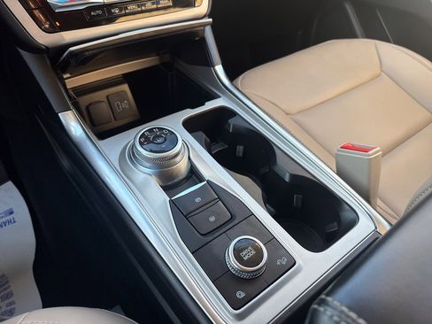 Used 2022 Ford Explorer XLT w/ Equipment Group 202A image 14