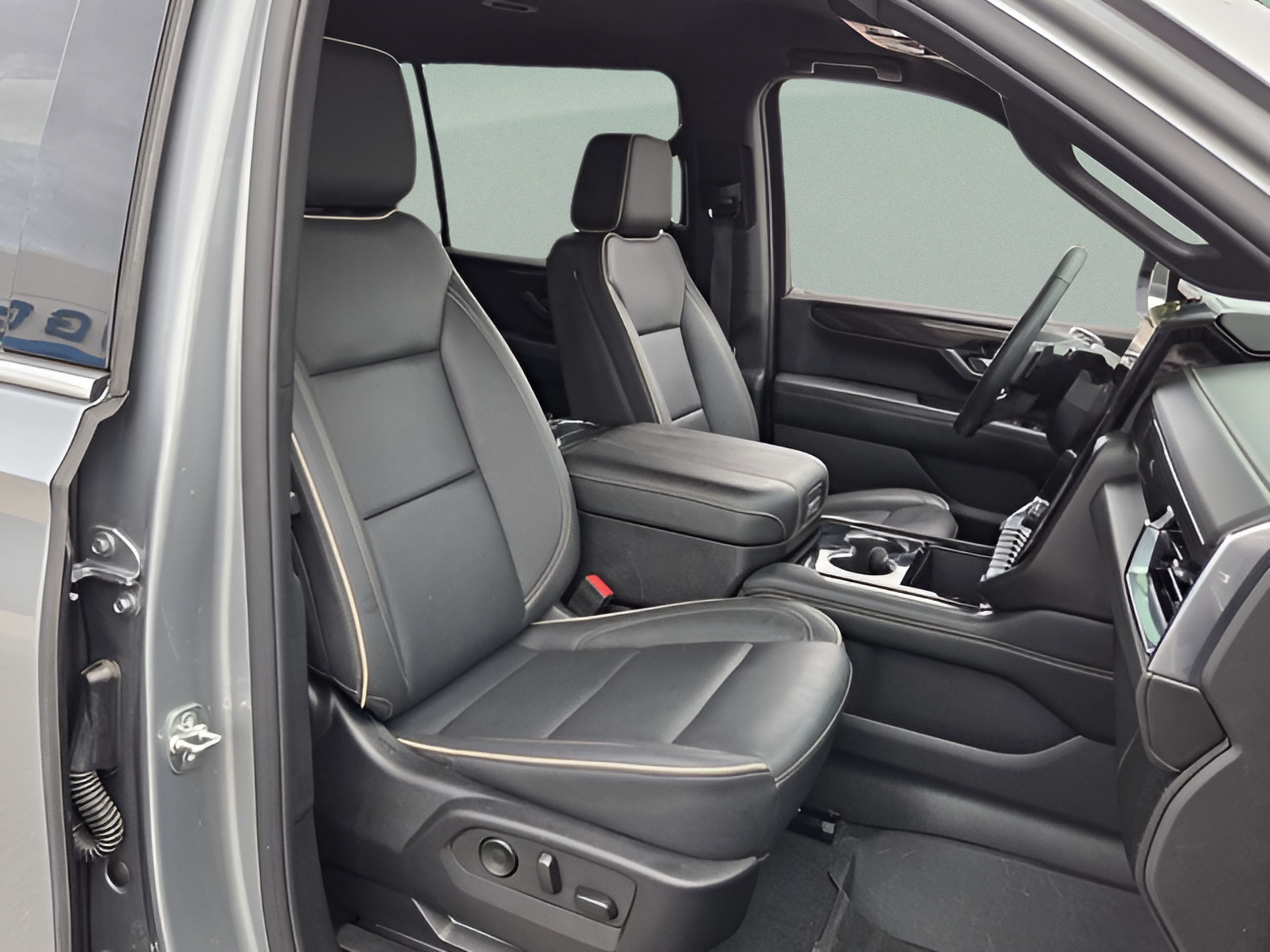 Used 2025 GMC Yukon XL Elevation AWD/4WD image 18