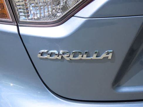 Used 2025 Toyota Corolla SE w/ Convenience Package FWD image 7