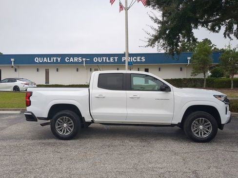 Used 2024 Chevrolet Colorado LT w/ LT Convenience Package image 3