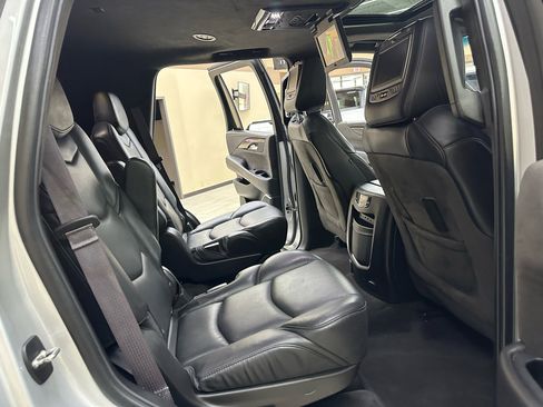 Used 2017 Cadillac Escalade Platinum image 42
