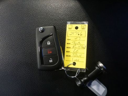 Used 2023 Toyota RAV4 LE AWD/4WD image 28
