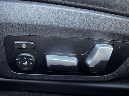 Used 2021 BMW M4 Competition w/ M Carbon Exterior Package image 36