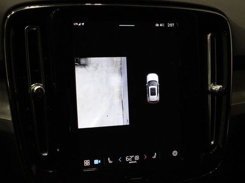 Used 2025 Volvo XC40 B5 Plus image 42