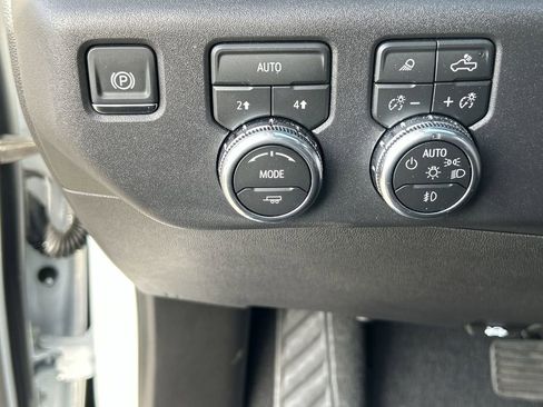 Used 2026 GMC Sierra 1500 SLT AWD/4WD image 18