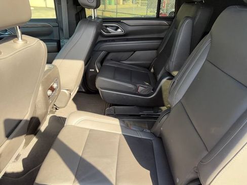 Used 2023 Chevrolet Suburban LT RWD image 24