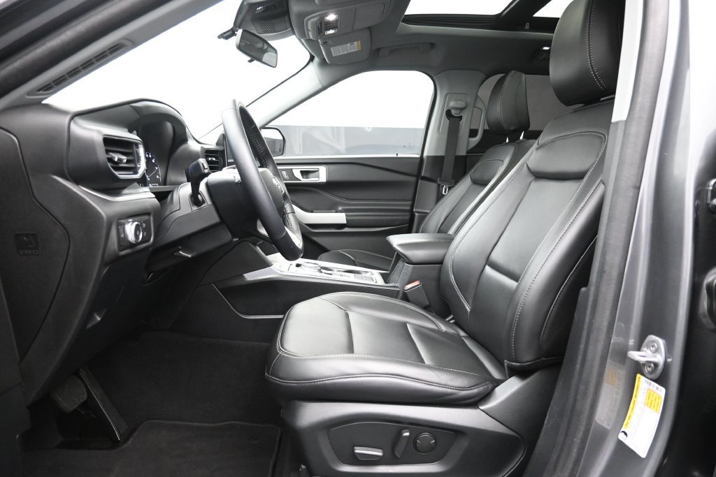 Certified 2022 Ford Explorer XLT w/ Equipment Group 202A RWD image 13