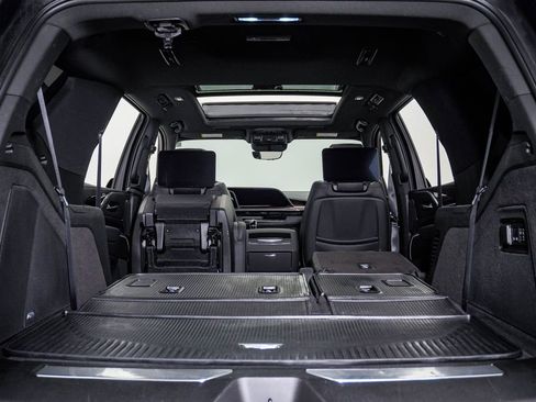 Used 2024 Cadillac Escalade Premium Luxury w/ Performance Package image 34