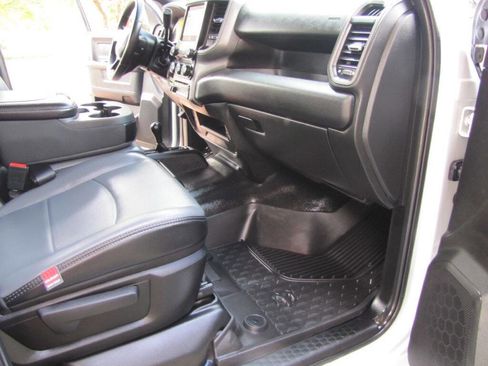 Used 2023 RAM 2500 Tradesman w/ Chrome Appearance Group image 22