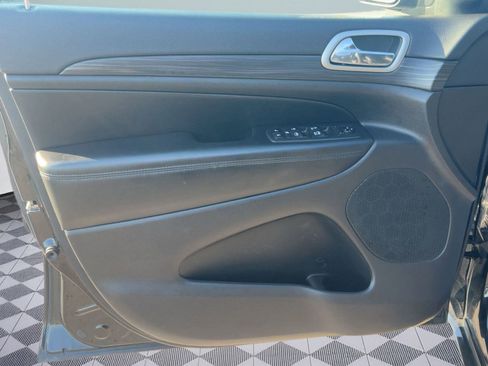 Used 2019 Jeep Grand Cherokee Altitude image 12