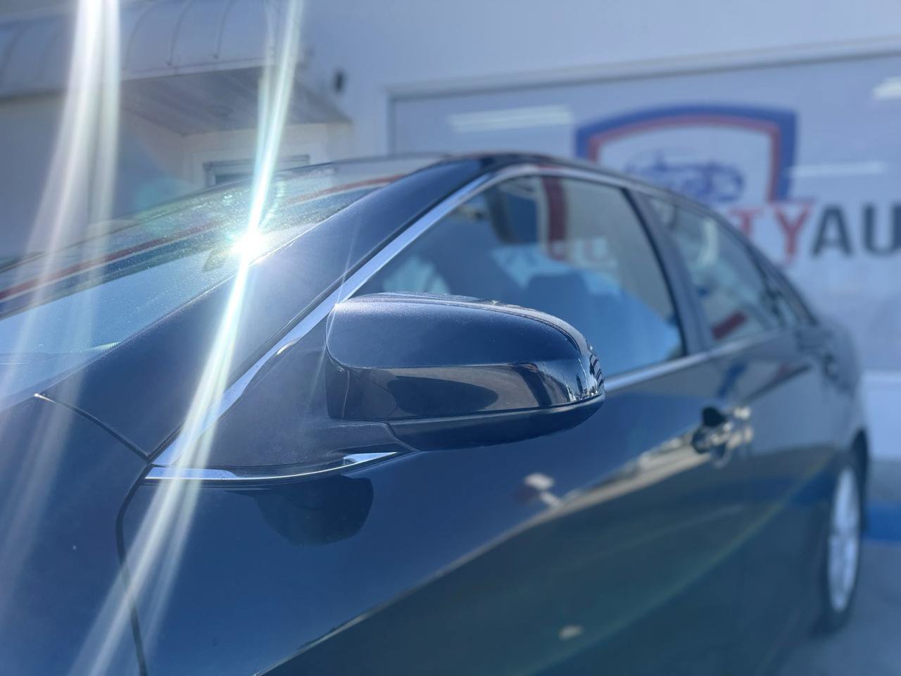 Used 2012 Toyota Camry SE FWD image 6