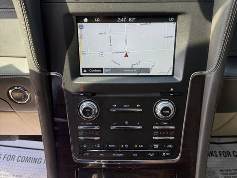 Used 2016 Lincoln Navigator Reserve AWD/4WD image 18