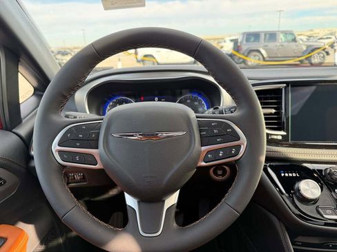 New 2026 Chrysler Pacifica Pinnacle image 18