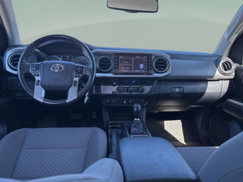 Used 2022 Toyota Tacoma SR5 w/ Technology Package image 10