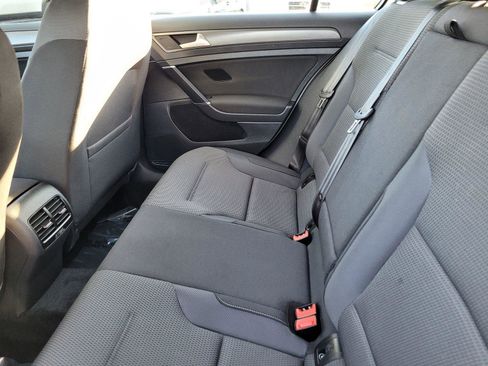 Used 2018 Volkswagen e-Golf SE image 11