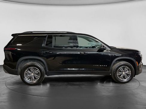 Used 2025 Chevrolet Traverse LT w/ Enhanced Driving Package AWD/4WD image 4