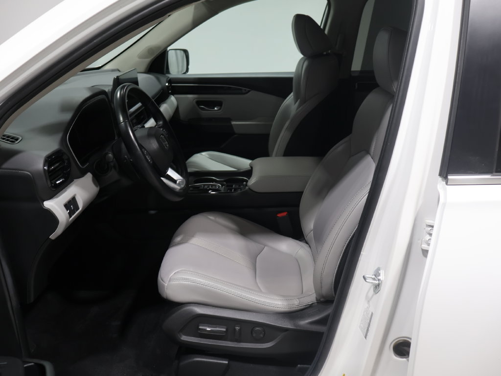Used 2025 Honda Pilot EX-L image 9