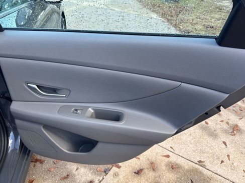 Used 2025 Hyundai Elantra SEL w/ Cargo Package image 16